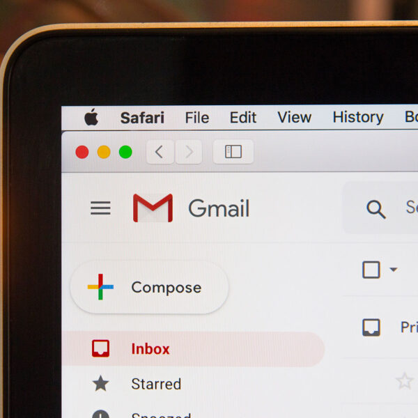 Licenziamenti illegittimi per le email Uplex